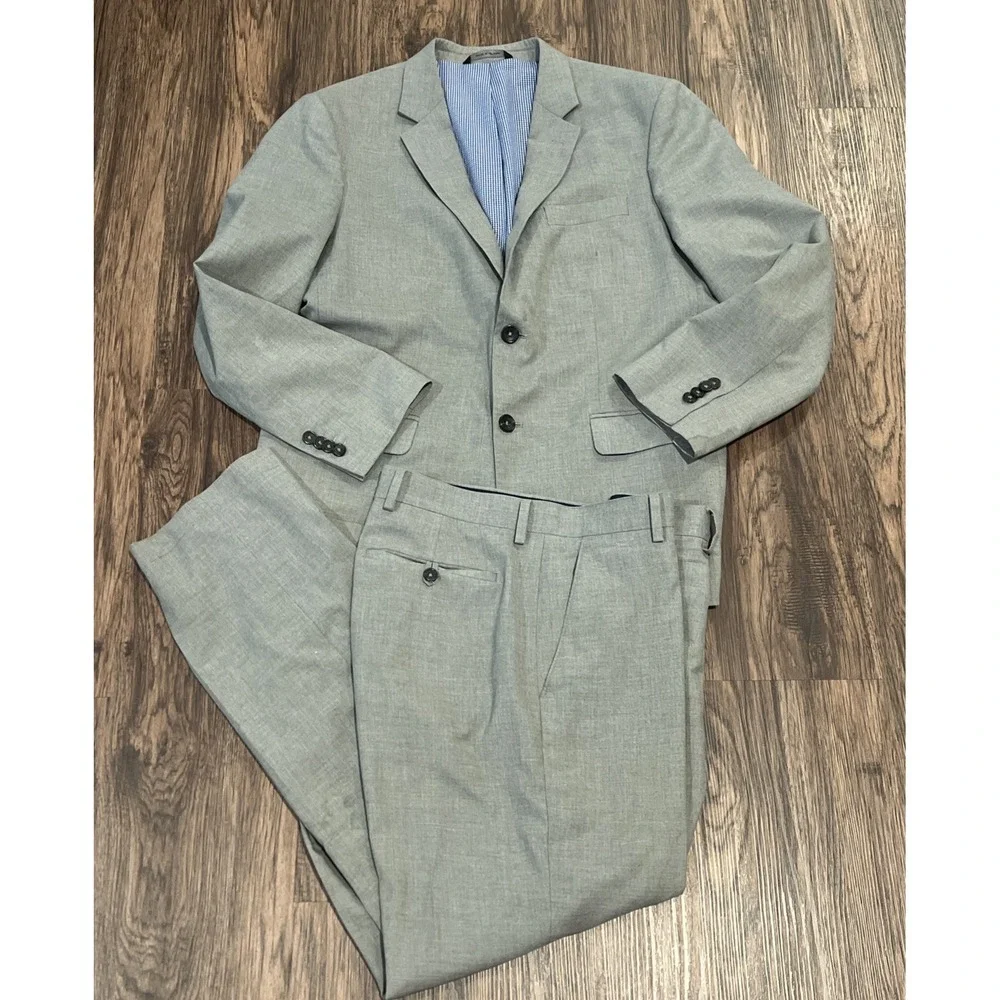 BANANA REPUBLIC Tailored Fit suit Blazer Size 42S Pants 32x30 gray wool READ